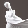 Escultura estatua de mujer con vestido - Imagen 2